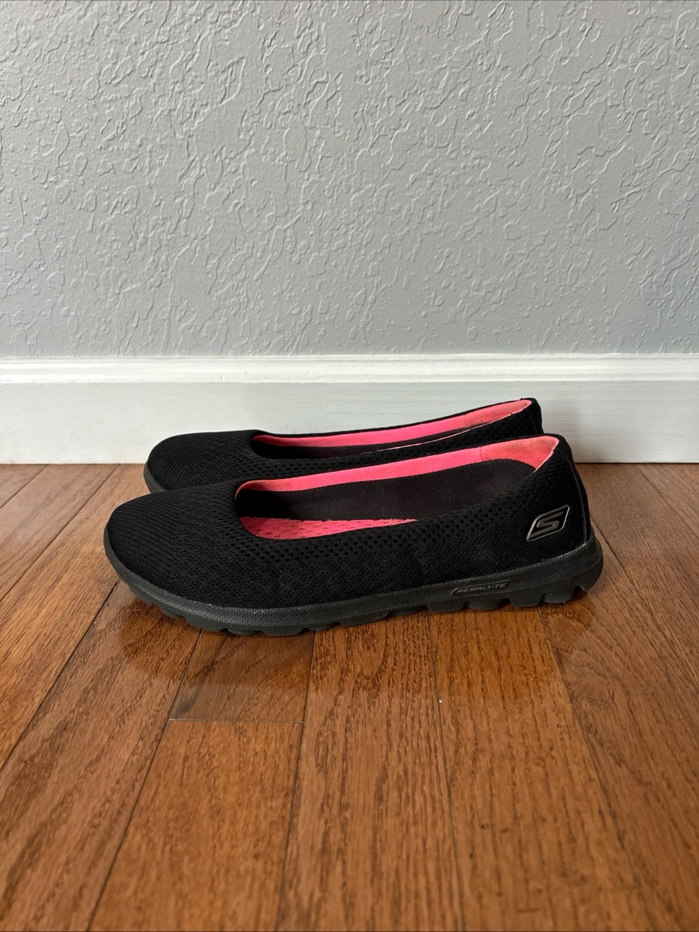 Skechers On The Go Ritz Walking Shoes Slip On Sneakers Women’s Size 8.5 Black